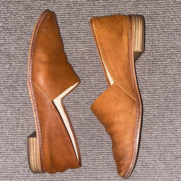 Clarks Women's Tan Leather Loafers - Picture 6 of 11